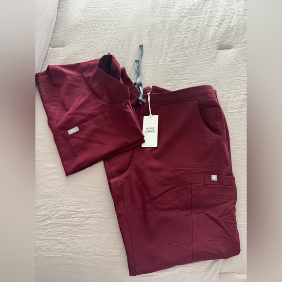 Figs Scrub Set - Picture 1 of 5